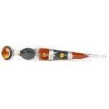 VICTORIAN SILVER HARDSTONE DIRK MOTIF BROOCH with carnelian and bloodstone sections to the length,