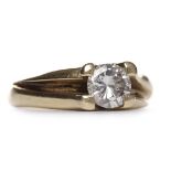 DIAMOND SOLITAIRE RING the round brilliant cut diamond of approximately 0.