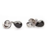 PAIR OF BLACK GEM SET DROP EARRINGS each set with a single pearl shaped black gem 7.