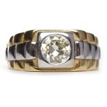 GENTLEMAN'S EIGHTEEN CARAT GOLD DIAMOND SINGLE STONE RING set with a round brilliant cut stone of