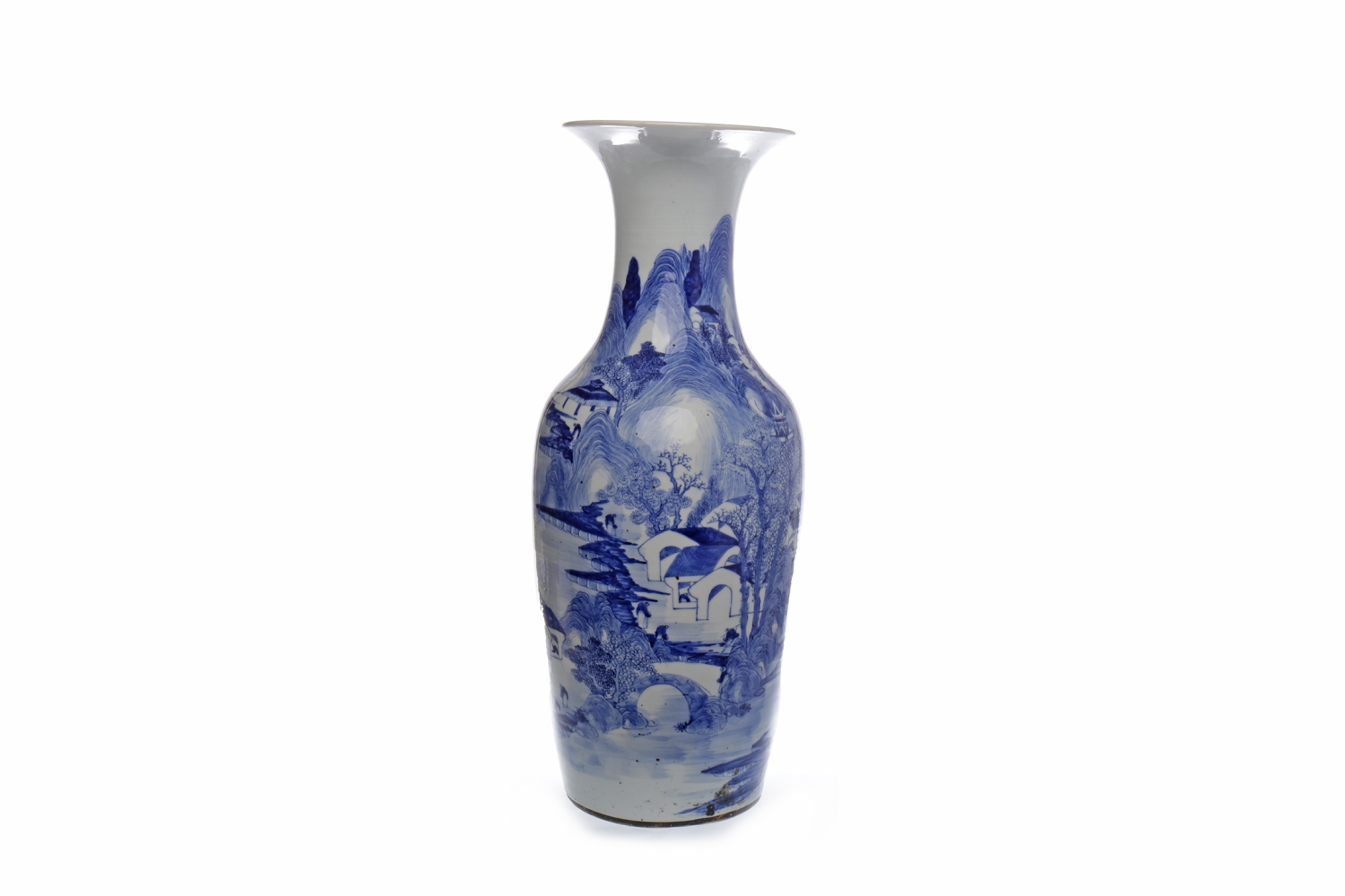 CHINESE BLUE AND WHITE VASE