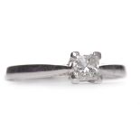 DIAMOND SOLITAIRE RING