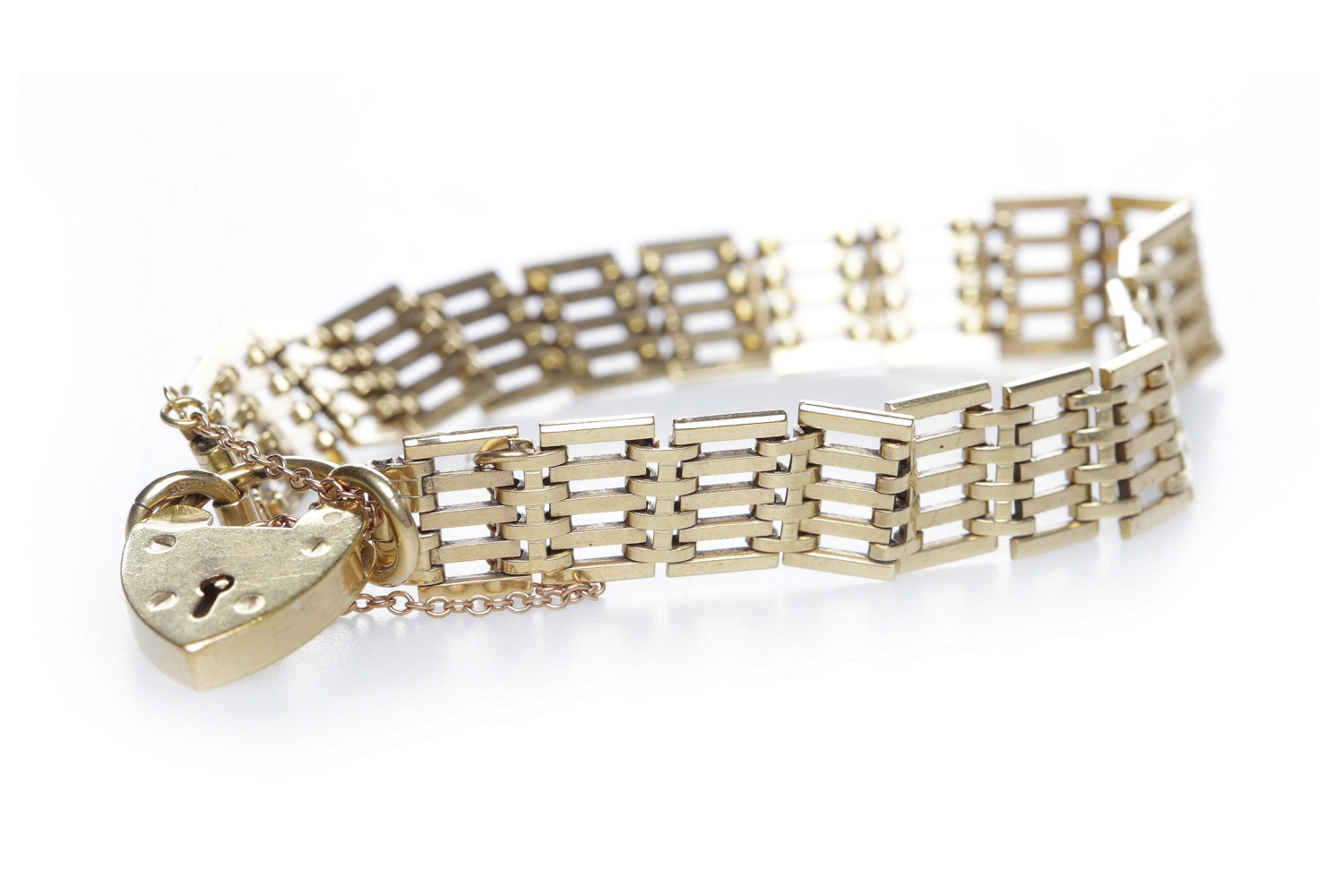 NINE CARAT GOLD GATE LINK BRACELET with a heart shaped padlock clasp, 16.