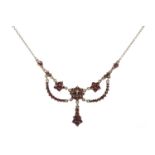 GARNET SET NECKLET formed by a central garnet cluster flanked by two smaller clusters,