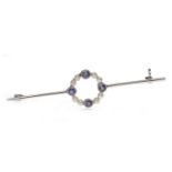 EDWARDIAN NINE CARAT WHITE GOLD BLUE GEM AND SPLIT PEARL BAR BROOCH with a central pearl and blue