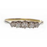 MID TWENTIETH CENTURY EIGHTEEN CARAT GOLD DIAMOND FIVE STONE RING set with graduated round