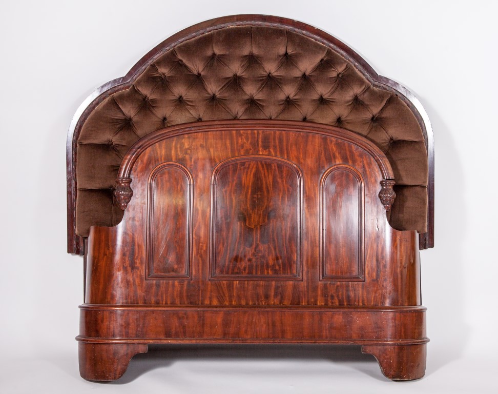 A VERY ORNATE VICTORIAN MAHOGANY BED - Image 2 of 2