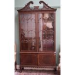 AN ATTRACTIVE CHIPPENDALE STYLE MAHOGANY CABINET-ON-STAND