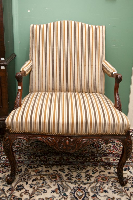 A PAIR OF 18TH CENTURY STYLE GAINSBOROUGH TYPE ARMCHAIRS