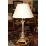 A HEAVY BRASS CORINTHIAN STYLE TABLE LAMP