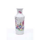 AN UNUSUAL FAMILLE ROSE PORCELAIN VASE