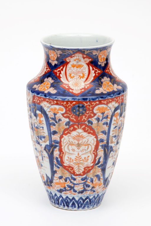 A JAPANESE IMARI PORCELAIN VASE, of baluster reeded form, decorated in typical palette, with