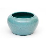 A CIRCULAR BALUSTER SHAPED TURQUOISE AND RED SPECKLED CHINESE PORCELAIN BOWL, with impressed six