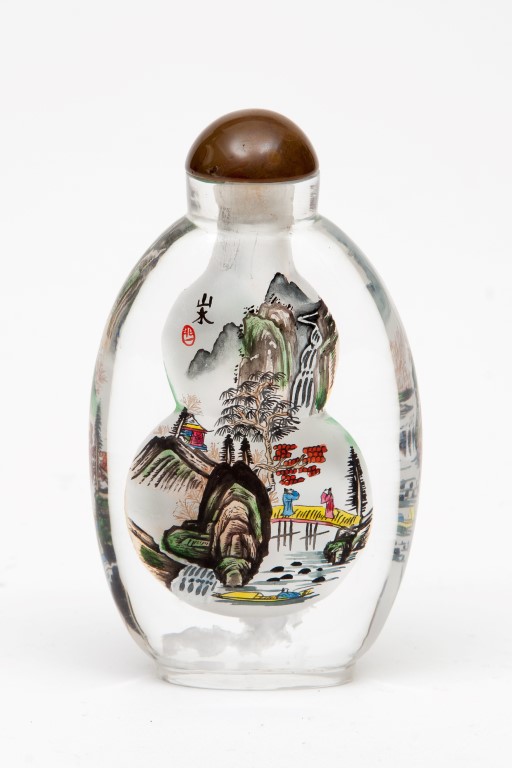 A CHINESE GLASS SNUFF BOTTLE, inside decorated on a double-gourd section, depicting figures on