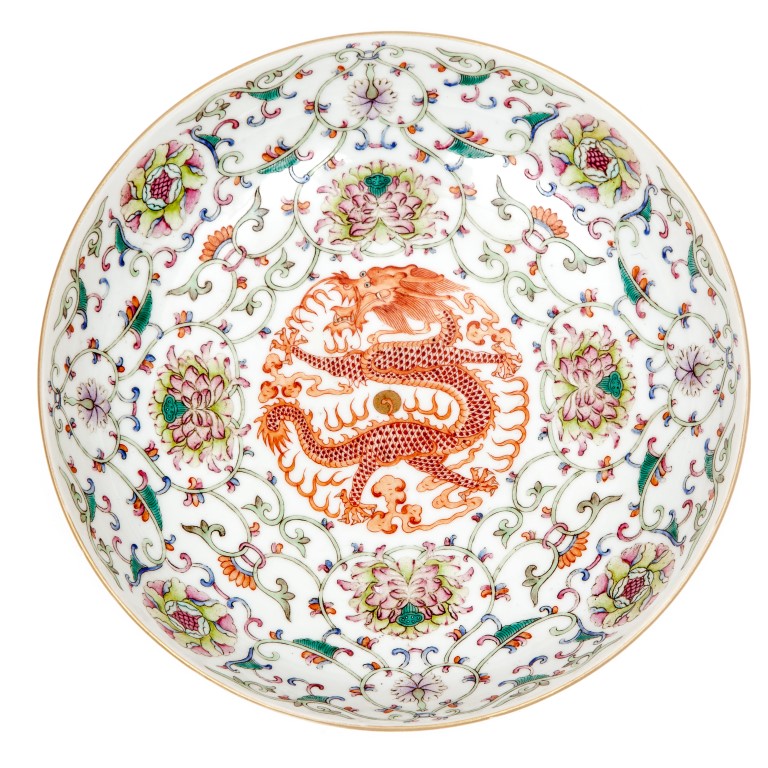 A CIRCULAR CHINESE FAMILLE ROSE PORCELAIN DISH, with iron red five-claw dragon to the centre - Image 2 of 2