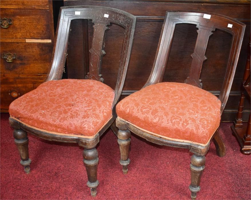 A SET OF FOUR VICTORIAN MAHOGANY SPOON BACK CHAIRS - Image 3 of 3