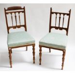 A PAIR OF EDWARDIAN OAK SIDE CHAIRS