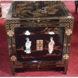 AN UNUSUAL PAIR OF CHINESE CHINOISERIE LACQUERED C