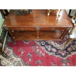 A LARGE MAHOGANY COFFEE OR OCCASIONAL TABLE
