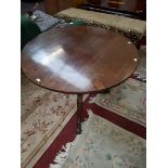 A CIRCULAR GEORGIAN MAHOGANY OR RED WALNUT FLIP-TOP CENTRE TABLE