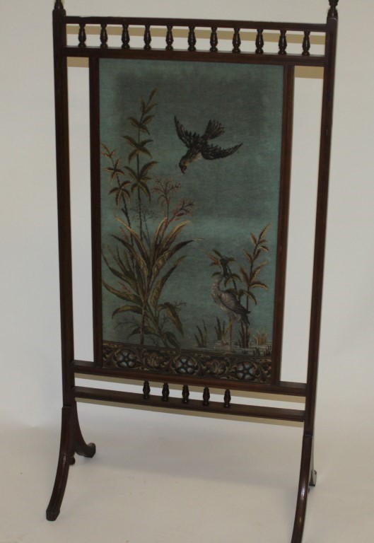 AN EDWARDIAN MAHOGANY CHEVAL FIRE SCREEN