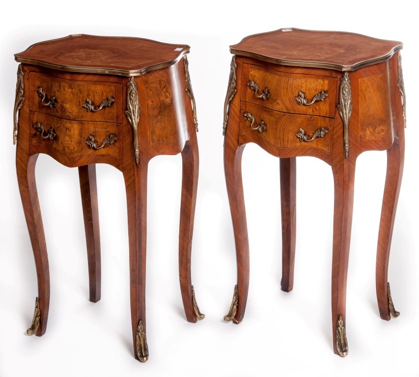 A PAIR OF BRASS MOUNTED ELM AND KINGWOOD BANDED FRENCH TWO DRAWER PETIT COMMODES