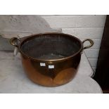 A LATE 19TH CENTURY LARGE TWO-HANDLED OVAL COPPER PAN