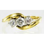 A DIAMOND THREE STONE CROSSOVER RING IN 18CT GOLD, 4.5G