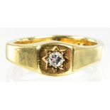 A GYPSY SET RING IN 9CT GOLD, 7.3G