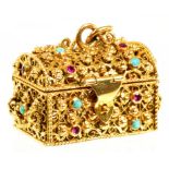 A GEM SET 14CT GOLD FILIGREE CASKET CHARM, 2.4CM W, IMPORT MARKED LONDON, DATE LATTER POORLY STRUCK,