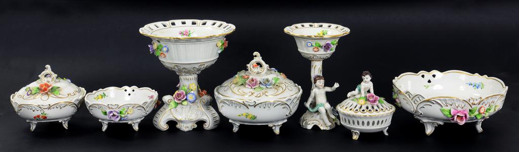 A SMALL COLLECTION OF GERMAN FLORAL ENCRUSTED ORNAMENTAL PORCELAIN, VARIOUS SIZES, 20TH CENTURY