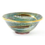 STUDIO POTTERY. A LUSTREWARE BOWL PAINTED WITH FISH ON A MOTTLED GROUND AND GILT, 25.5CM DIAM,