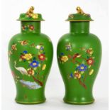 A PAIR OF WILTSHAW & ROBINSON CARLTON WARE CARLTON CLOISONNÉ VASES AND COVERS, 3CM H, PRINTED