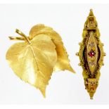 A 9CT GOLD DOUBLE LEAF BROOCH AND AN EARLIER GEM SET 9CT GOLD BROOCH, 9.5G