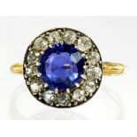 A SAPPHIRE AND DIAMOND CLUSTER RING WITH OLD CUT DIAMONDS IN GOLD, 3.1G