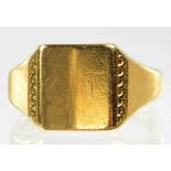 A 9CT GOLD SIGNET RING, 4.3G