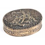 A DECORATIVE CONTINENTAL SILVER OVAL SNUFF BOX, THE LID EMBOSSED WITH NEPTUNE, 10CM W, SPURIOUS 18TH