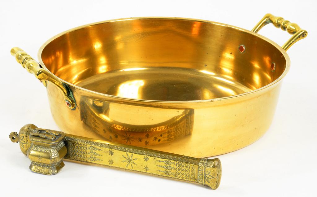 A PERSIAN BRASS SCRIBE'S CASE, 25CM L, 19TH CENTURY AND A VICTORIAN BRASS TWO HANDLED JAM PAN