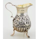 A VICTORIAN SILVER EMBOSSED BALUSTER CREAM JUG, 10CM H, CHESTER 1898, 2OZS 5DWTS