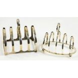 A SILVER FIVE HOOP TOAST RACK, BIRMINGHAM 1931 AND ANOTHER, 6OZS 15DWTS