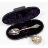 A CASED SILVER SPOON AND NAPKIN RING, CHESTER AND SHEFFIELD, 1897, 1OZ 15DWTS