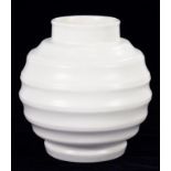 A SYLVAC WHITE RIBBED ANNULAR VASE IN THE MANNER OF KIETH MURRAY, 19CM H