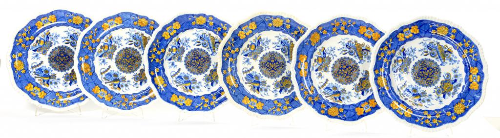 SIX SPODE TRANSFER PRIINTED PLATES, TROPHY/NANKIN PATTERN, HEIGHTENED IN YELLOW ENAMEL, 26CM DIAM,