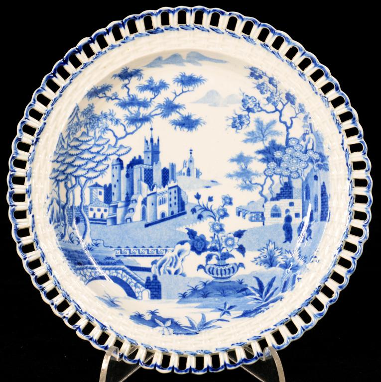 RETICULATED BLUE AND WHITE PLATE, 18CM DIAM