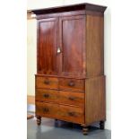 A VICTORIAN MAHOGANY LINEN PRESS WITH PANELLED DOORS AND THEE TRAYS TO THE UPPER PART, 217CM X 129CM