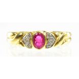 A RUBY AND DIAMOND RING, IN GOLD MARKED 18K, SIZE L, 3.2G