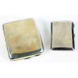 A SILVER CIGARETTE CASE, 9.5CM , CHESTER 1924 AND A CONTEMPORARY SILVER LADY'S CIGARETTE CASE,