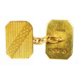 AN 18CT GOLD CUFF LINK, 4g