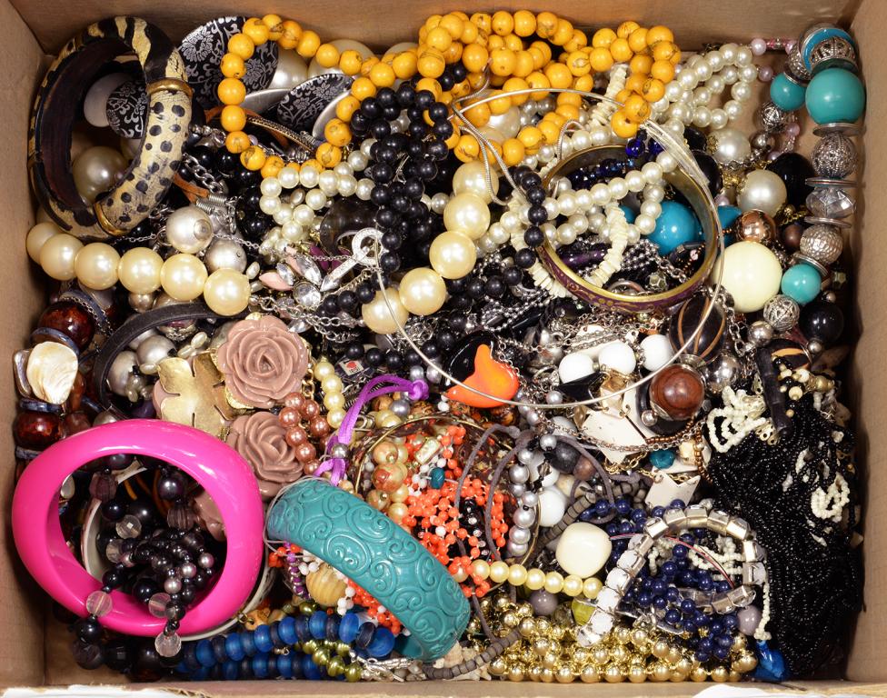 MISCELLANEOUS COSTUME JEWELLERY