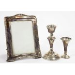 A GEORGE V SILVER PHOTOGRAPH FRAME, 18.5CM H, BIRMINGHAM 1925, A SILVER CANDLESTICK AND A SILVER